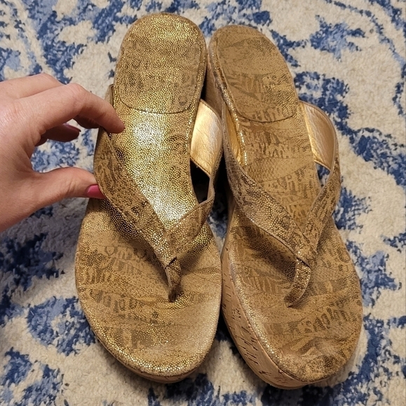 Stuart Weitzman Clasp Tan Nairobi Leather Cork Wedge Thong Sandals  sz 9 SH308 - Picture 3 of 6